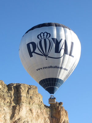 Royal Balon'a ait TC-BRB lisans kodlu 2011 model Lindstrand Balloons marka LBL 140A Sıcak Hava Balonu
